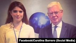 La activista cubana Carolina Barrero junto al representante especial de la Unión Europea para los Derechos Humanos, Eamon Gilmore. (Facebook/Carolina Barrero)