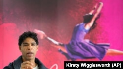 La estrella del ballet internacional Carlos Acosta. 