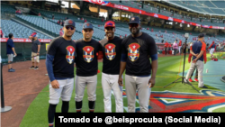 Raisel Iglesias, Yuli Gurriel, Aledmys Díaz y Yordan Alvarez, unidos en el día inaugural de la Asociación de Peloteros Cubanos Profesionales. (Foto: Twitter/@beisprocuba)