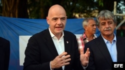 Infantino pronuncia un discurso durante la inauguración del Campo de la Polar.