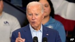 El Gobierno de Biden está en camino de traer a 100.000 personas a través del Programa de Admisión de Refugiados en el año fiscal 2024.