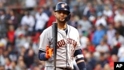 Yuli Gurriel en el 5to juego de la Serie Mundial 2021.AP Photo/Winslow Townson