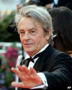 Delon en la proyección de "Chacun Son Cinema" (A cada uno su propio cine), en el Festival de Cannes de 2007.