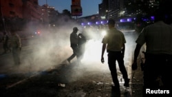 Agentes policiales ante una manifestación en contra de Nicolás Maduro, en Caracas, Venezuela, el 30 de julio de 2024. (Reuters/Leonardo Fernández Viloria).